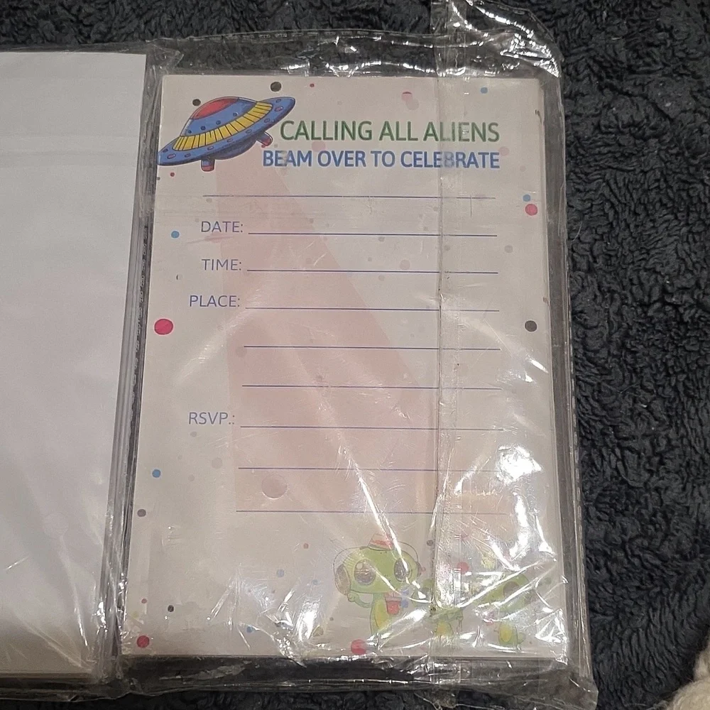 Alien Party 30ct Invitations - Multicolor Come In Peace 5x7